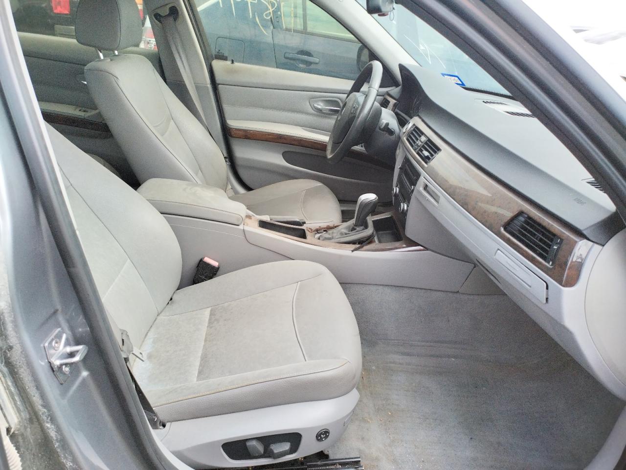 Photo 5 from auction – 2011 BMW 328 I with VIN WBAPH7G59BNM55773