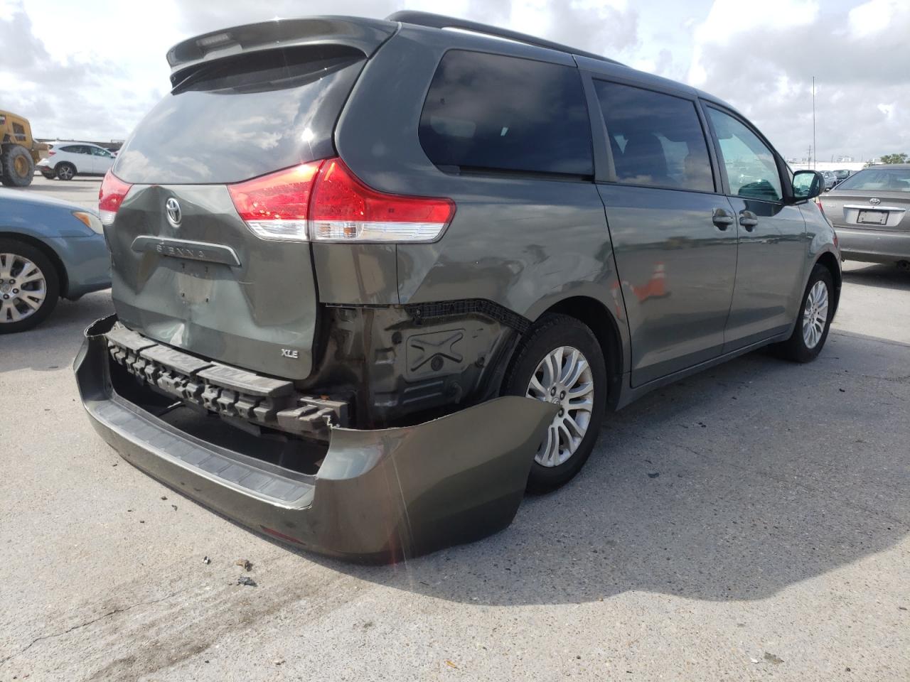 Photo 4 from auction – 2011 TOYOTA SIENNA XLE with VIN 5TDYK3DC3BS102718