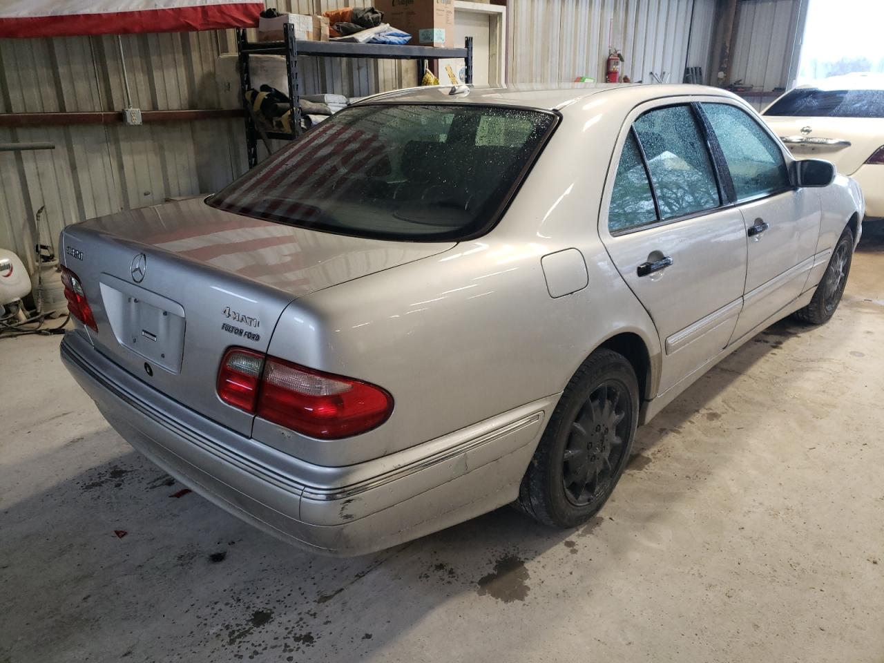 Photo 4 from auction – 2001 MERCEDES-BENZ E 320 4MAT with VIN WDBJF82J11X060027