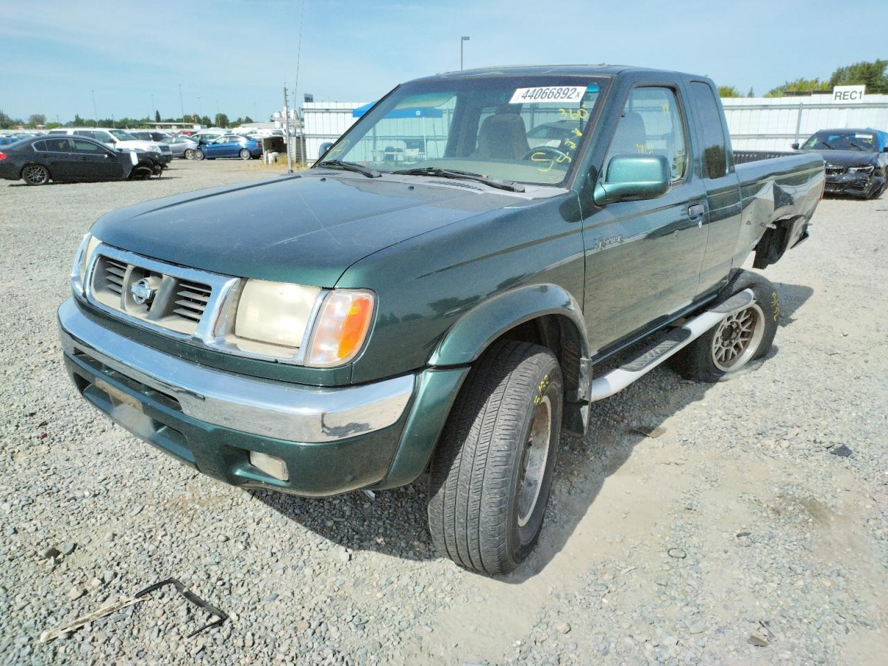Photo 2 from auction – 2000 NISSAN FRONTIER K with VIN 1N6ED26Y2YC338042