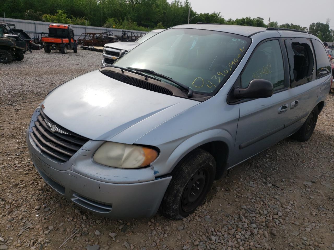 Photo 9 from auction – 2005 CHRYSLER TOWN & COU with VIN 1C4GP45R95B174900