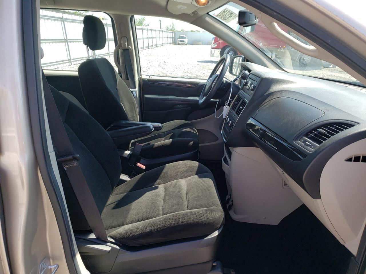 Photo 5 from auction – 2016 DODGE GRAND CARA with VIN 2C4RDGBG5GR217929
