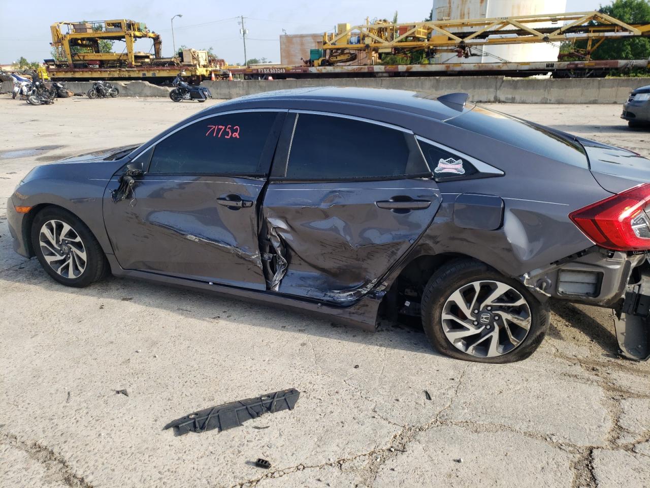 Photo 9 from auction – 2018 HONDA CIVIC EX with VIN 2HGFC2F75JH551511