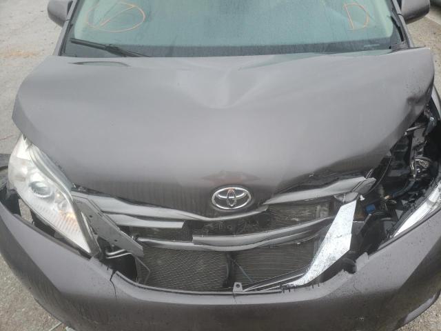 Photo 7 from auction – 2012 TOYOTA SIENNA XLE with VIN 5TDYK3DC1CS235186