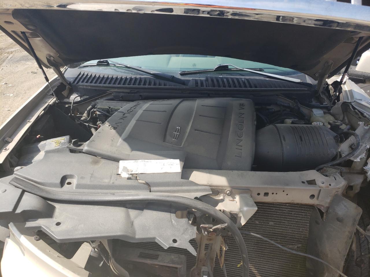 Photo 7 from auction – 2005 LINCOLN NAVIGATOR with VIN 5LMFU28555LJ11944