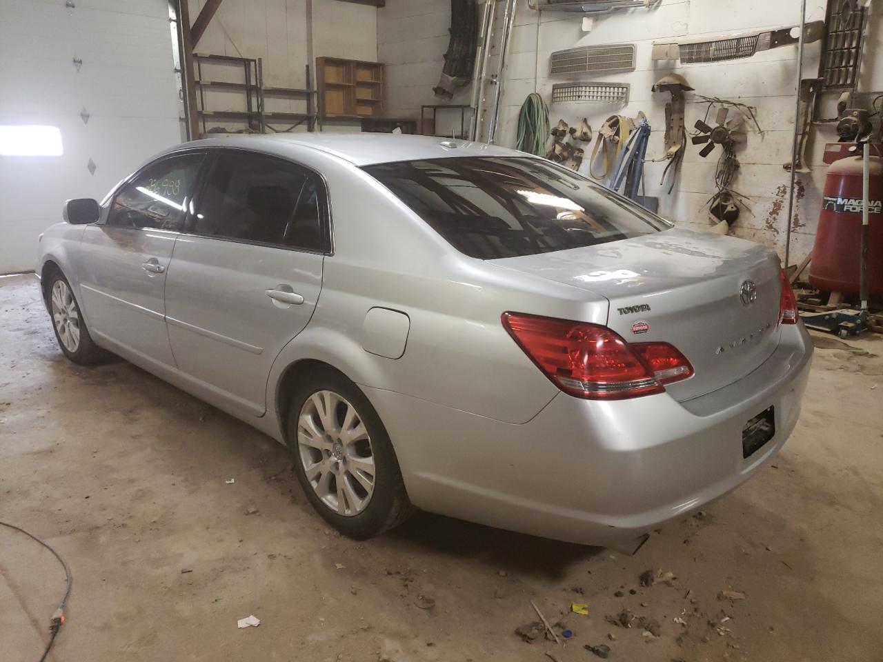 Photo 3 from auction – 2010 TOYOTA AVALON XL with VIN 4T1BK3DB2AU367987