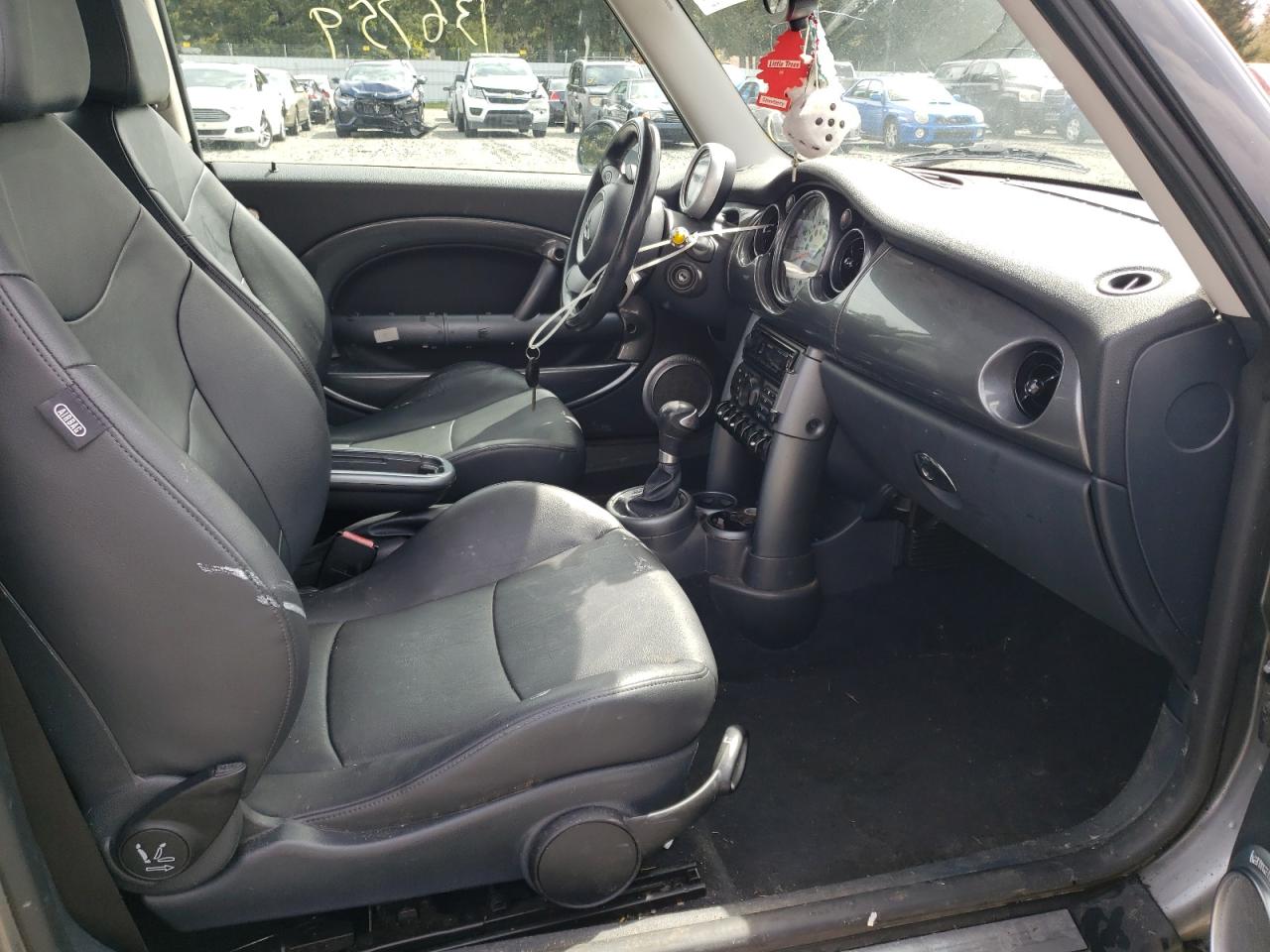 Photo 5 from auction – 2006 MINI COOPER S with VIN WMWRE33526TJ48429