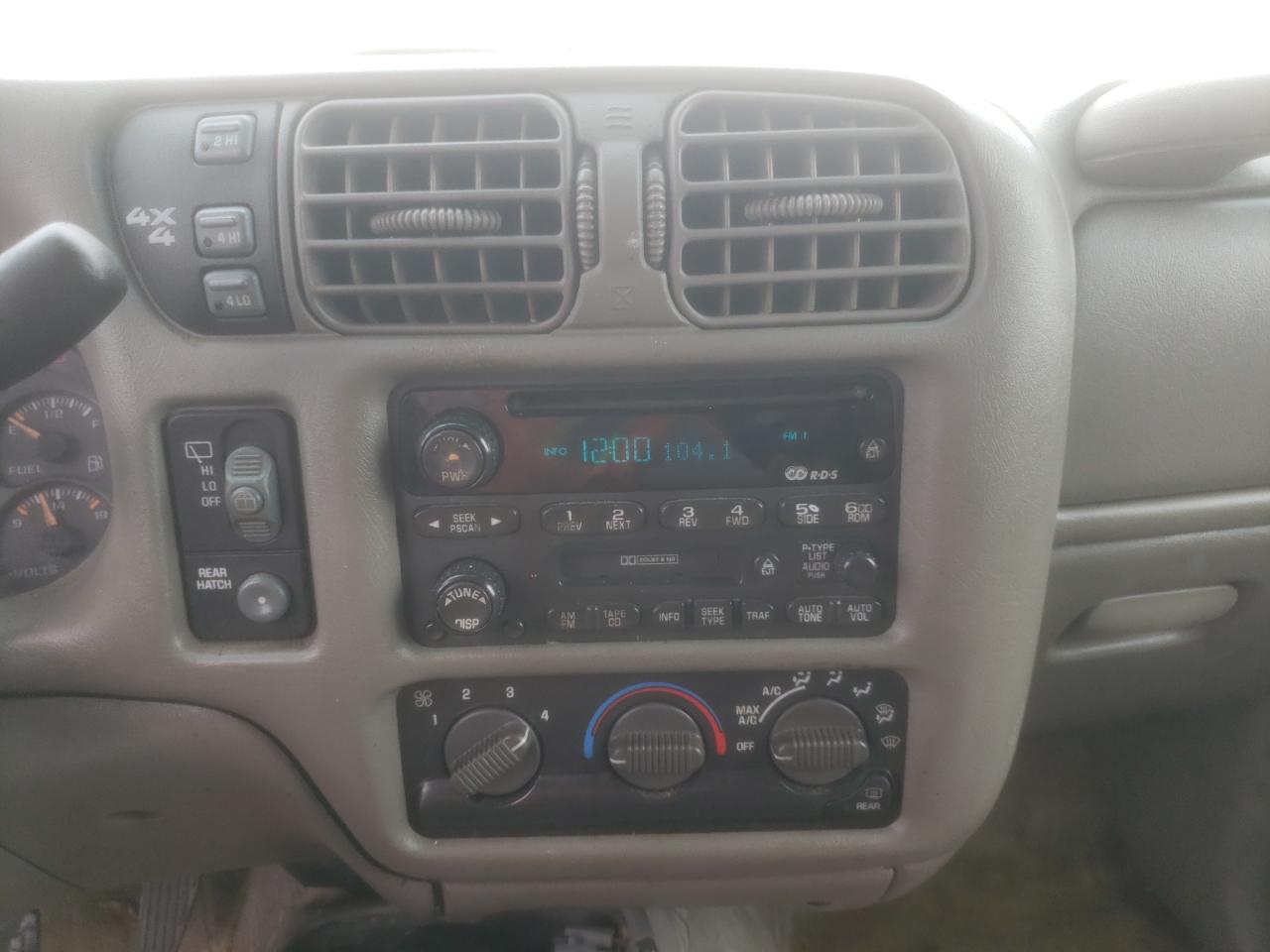 Photo 9 from auction – 2002 CHEVROLET BLAZER with VIN 1GNDT13W52K206136