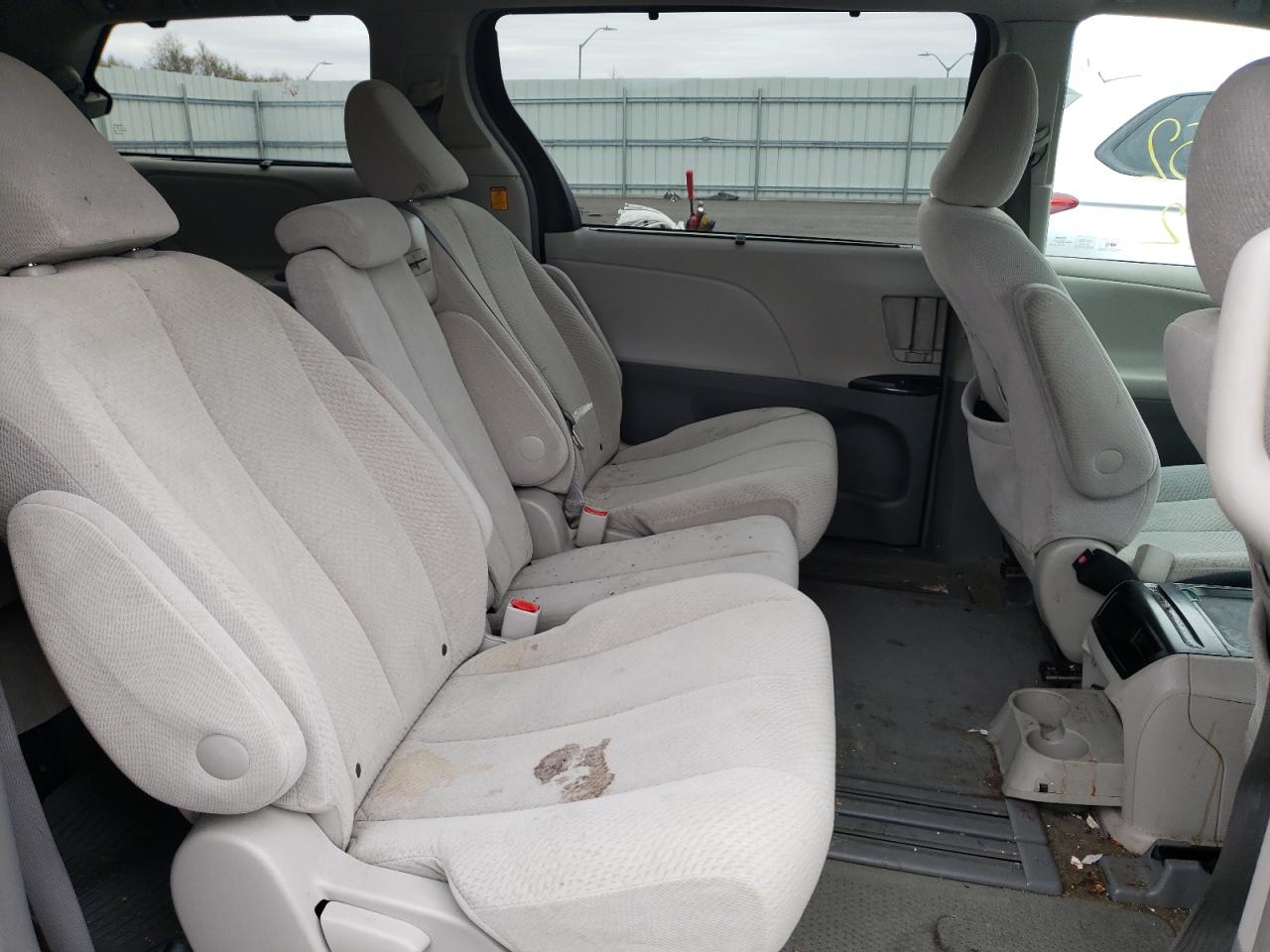 Photo 6 from auction – 2011 TOYOTA SIENNA LE with VIN 5TDKK3DC0BS152417