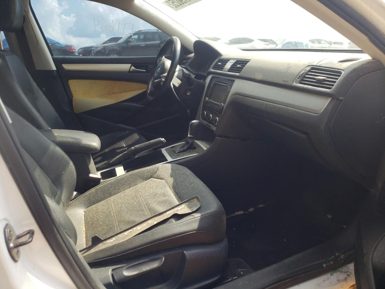 Photo 5 from auction – 2012 VOLKSWAGEN PASSAT SE with VIN 1VWBH7A30CC108640