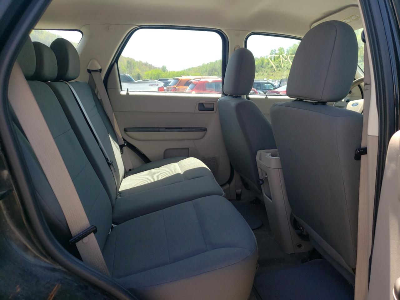 Photo 6 from auction – 2010 FORD ESCAPE XLS with VIN 1FMCU0C71AKB96185