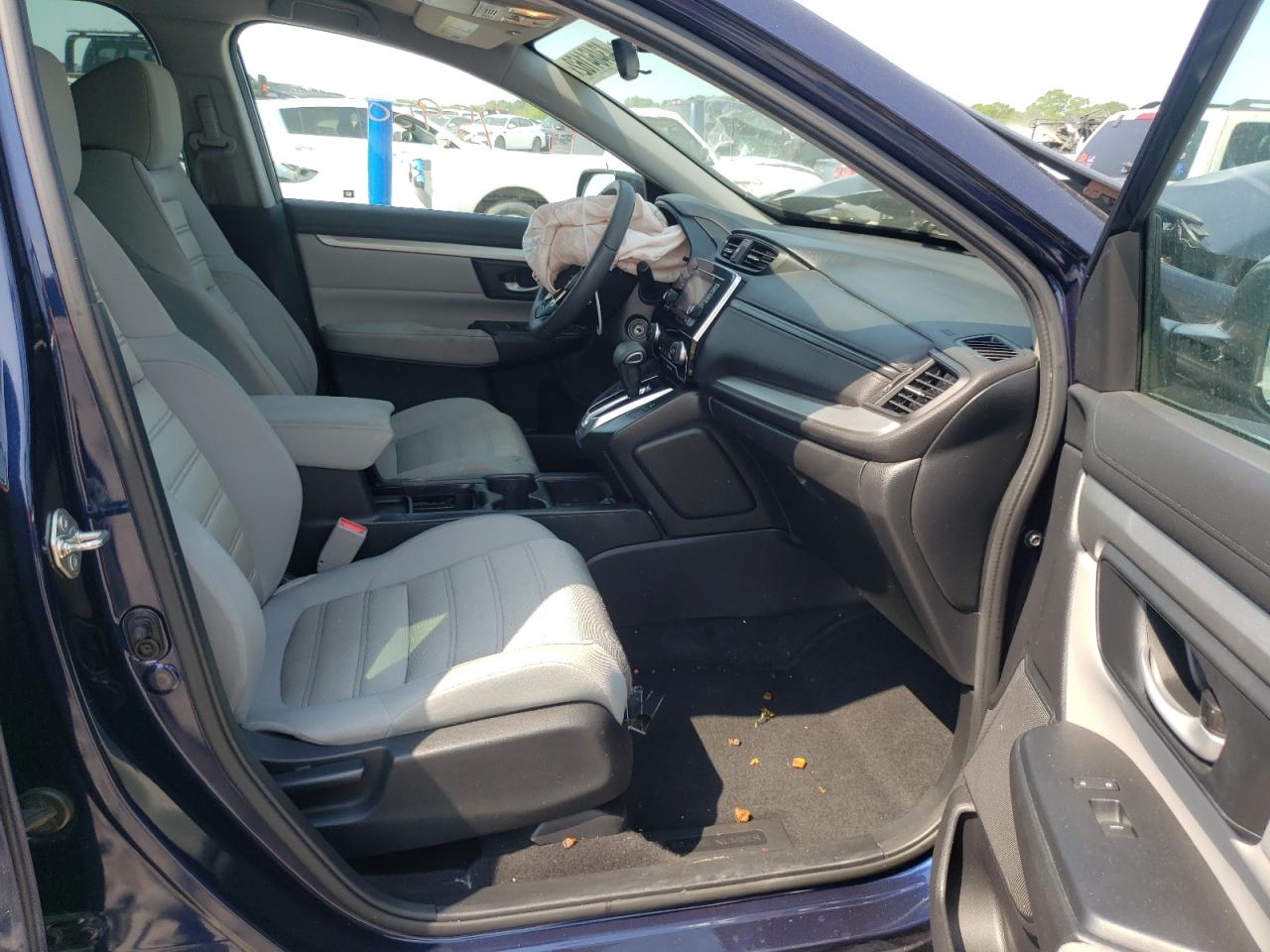 Photo 5 from auction – 2017 HONDA CR-V LX with VIN 7FARW5H37HE006851