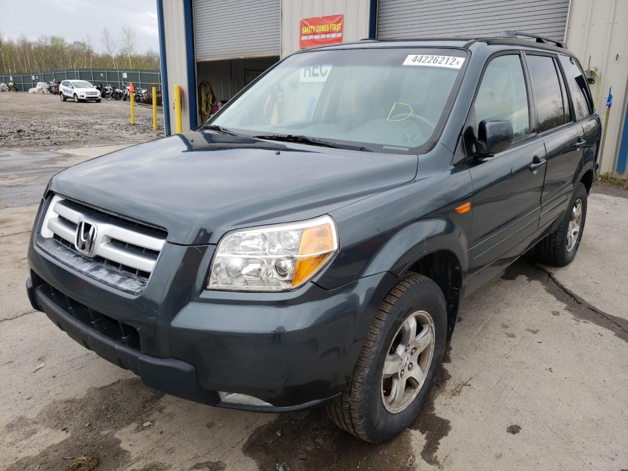 Photo 2 from auction – 2006 HONDA PILOT EX with VIN 2HKYF184X6H529272