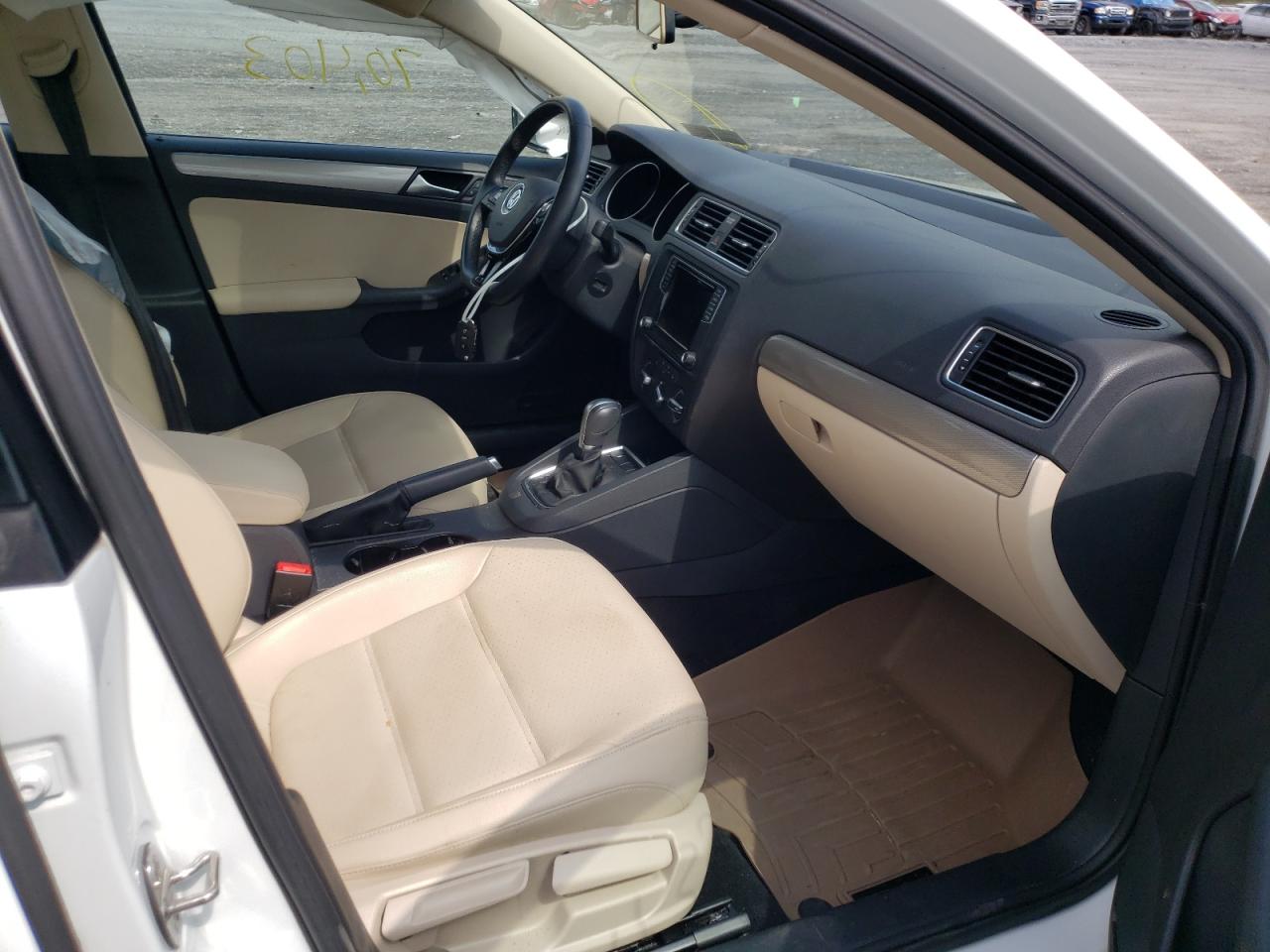 Photo 5 from auction – 2017 VOLKSWAGEN JETTA SE with VIN 3VWDB7AJ3HM291451