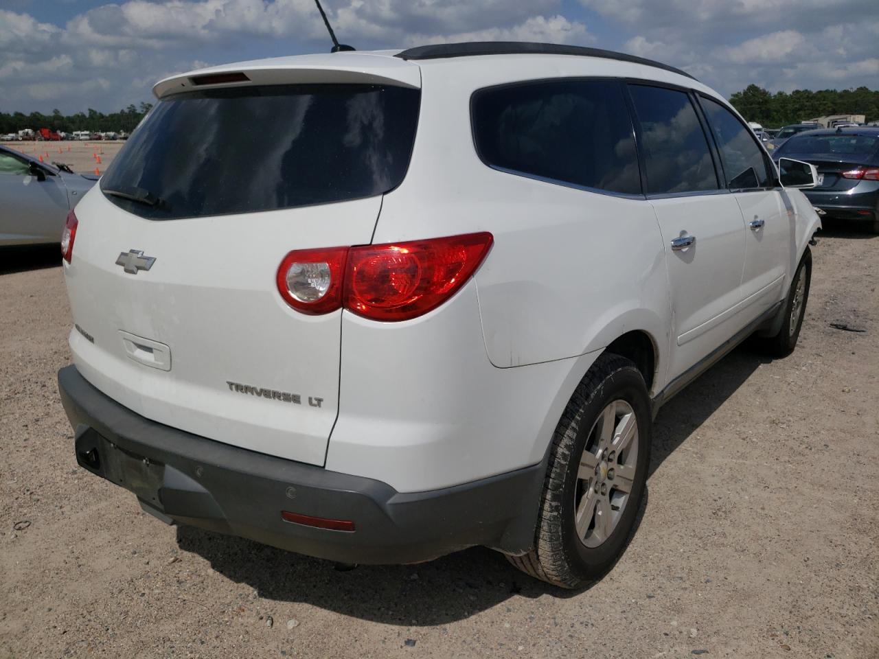 Photo 4 from auction – 2010 CHEVROLET TRAVERSE L with VIN 1GNLRFED2AS107971