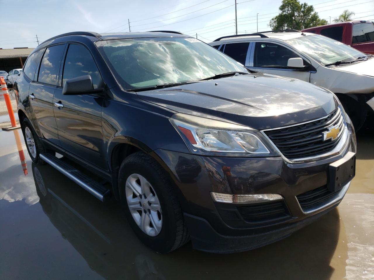 CHEVROLET TRAVERSE L 2017 with VIN 1GNKRFED6HJ110500 - Photo from auction