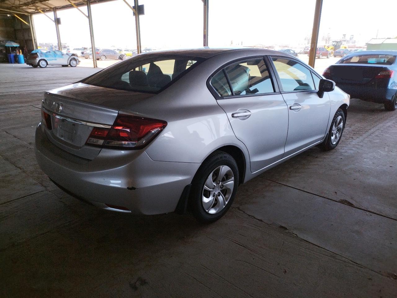 Photo 4 from auction – 2015 HONDA CIVIC LX with VIN 19XFB2F55FE079734