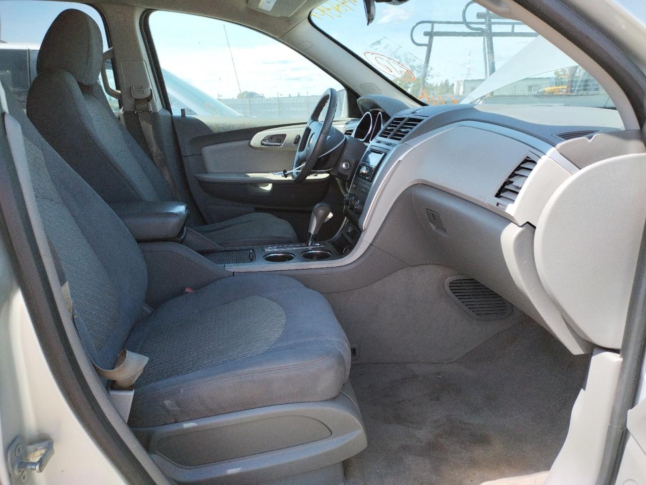 Photo 5 from auction – 2011 CHEVROLET TRAVERSE L with VIN 1GNKRGED4BJ342414