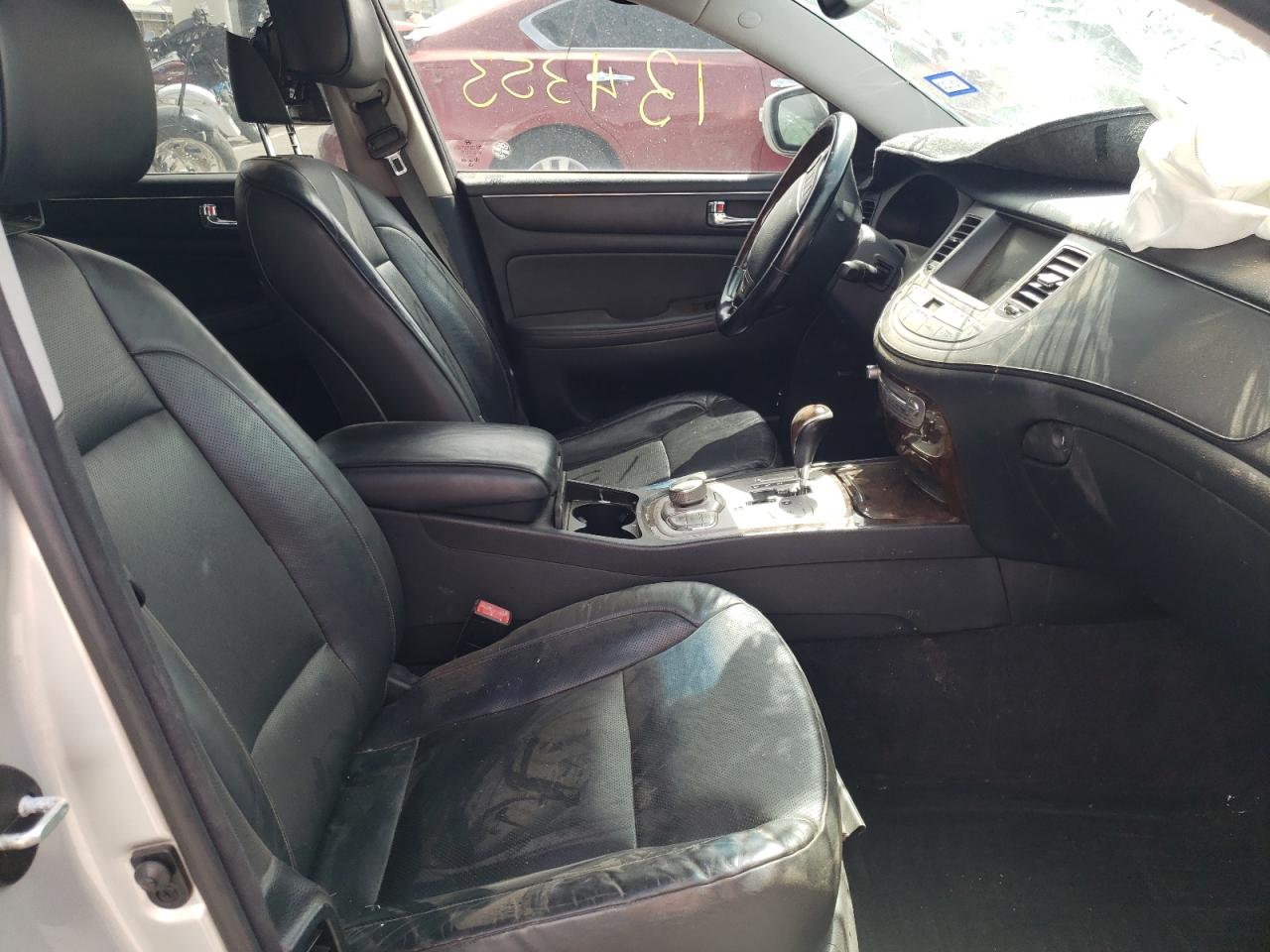Photo 5 from auction – 2010 HYUNDAI GENESIS 4. with VIN KMHGC4DF6AU070913