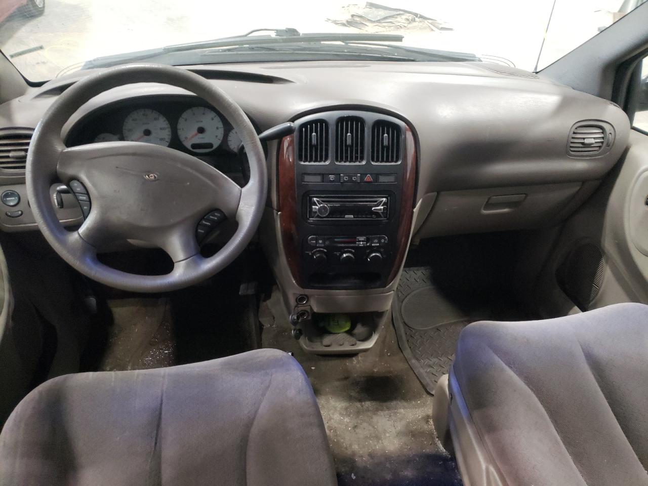 Photo 9 from auction – 2002 CHRYSLER TOWN & COU with VIN 2C4GP44372R653990