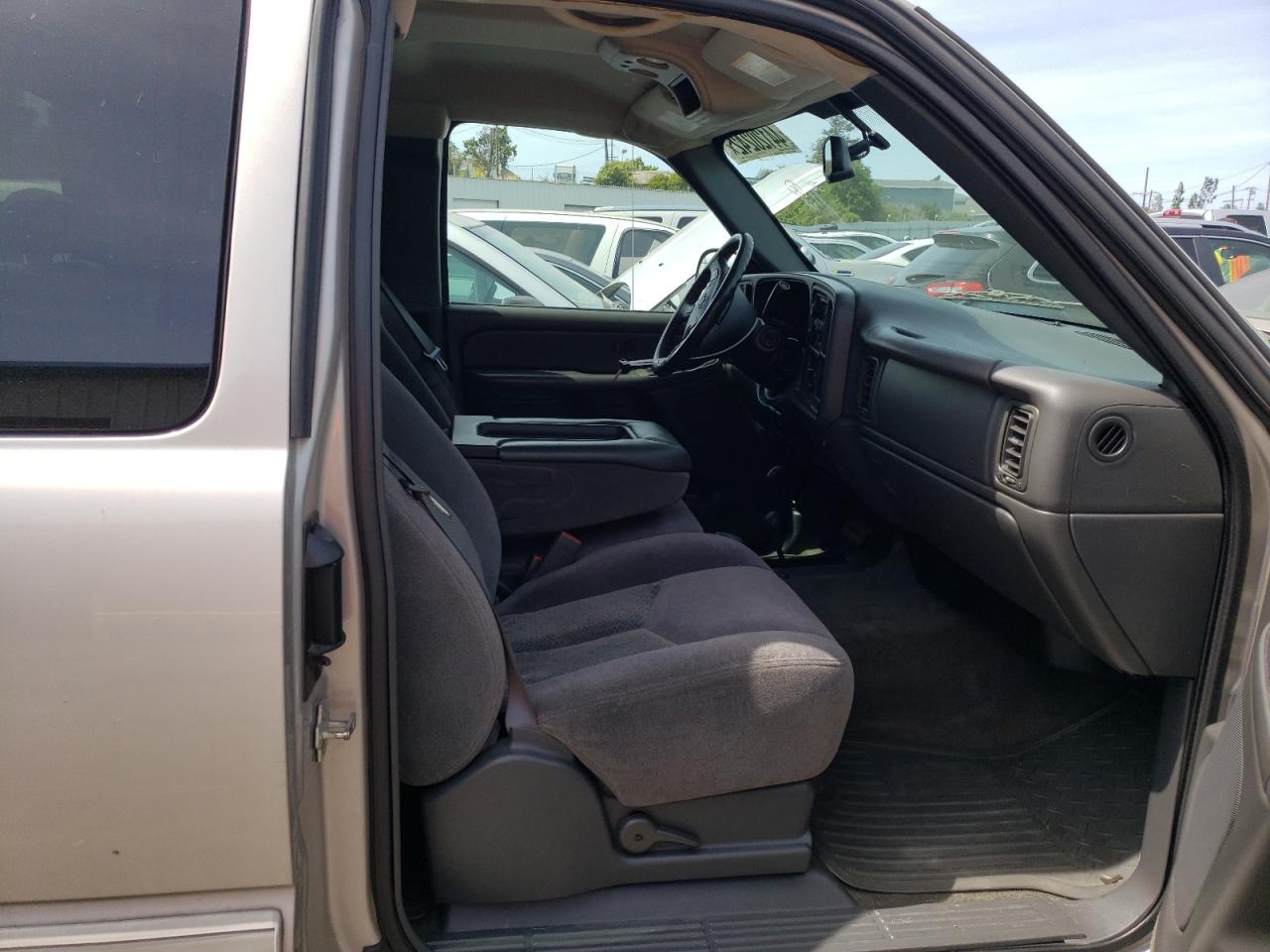 Photo 19 from auction – 2005 CHEVROLET SILVERADO with VIN 1GCHK29U65E243885