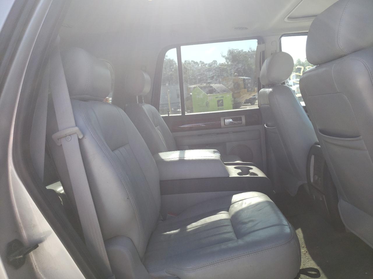 Photo 6 from auction – 2006 LINCOLN NAVIGATOR with VIN 5LMFU27586LJ21452