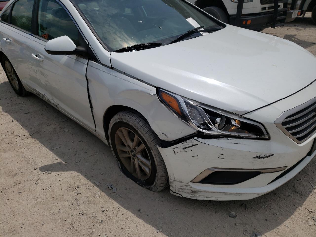 Photo 9 from auction – 2016 HYUNDAI SONATA SE with VIN 5NPE24AF3GH266040