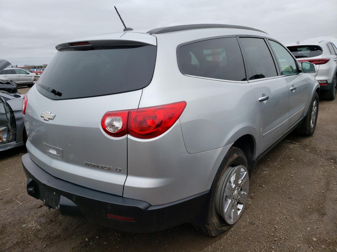 Photo 4 from auction – 2010 CHEVROLET TRAVERSE L with VIN 1GNLVFEDXAJ246022