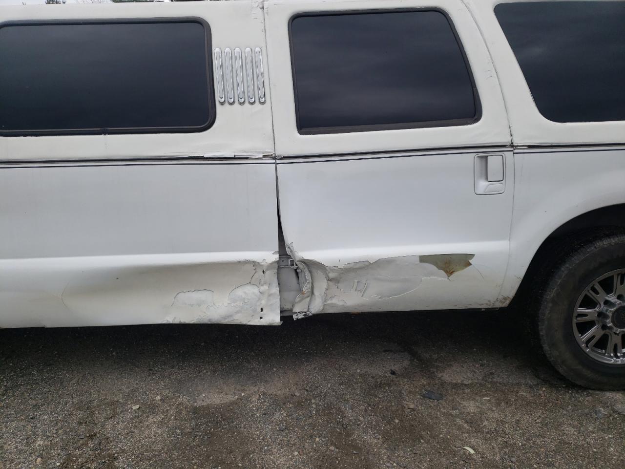 Photo 9 from auction – 2000 FORD EXCURSION with VIN 1FMNU40S2YEC52300