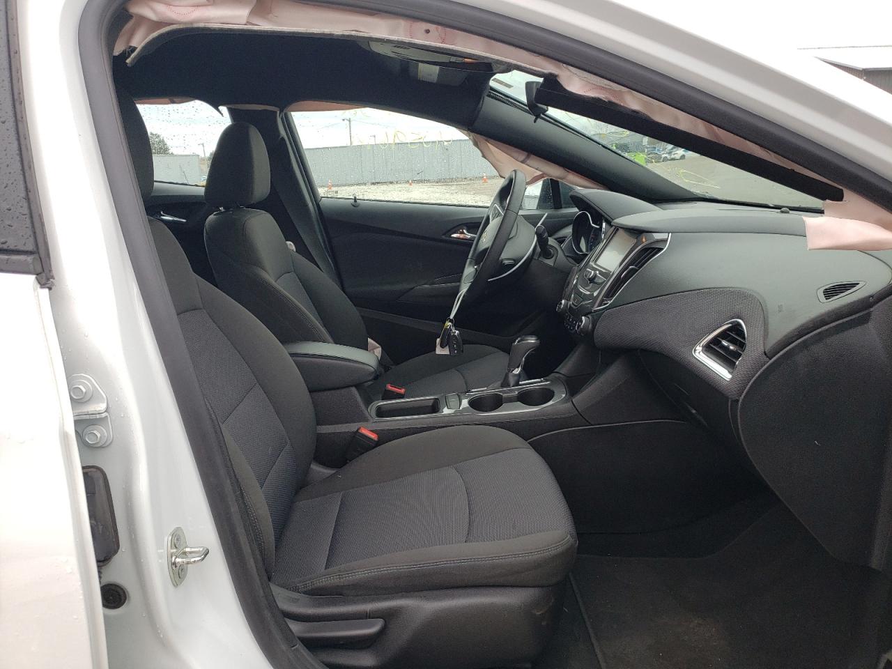 Photo 5 from auction – 2018 CHEVROLET CRUZE LT with VIN 3G1BE6SM9JS594913