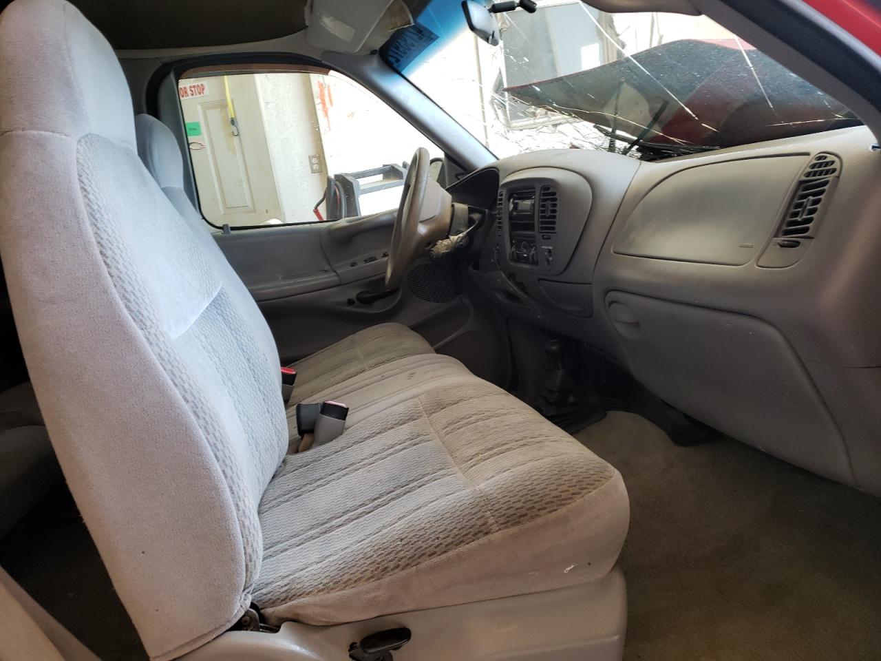 Photo 5 from auction – 1997 FORD F150 with VIN 1FTDX18W8VNB93505