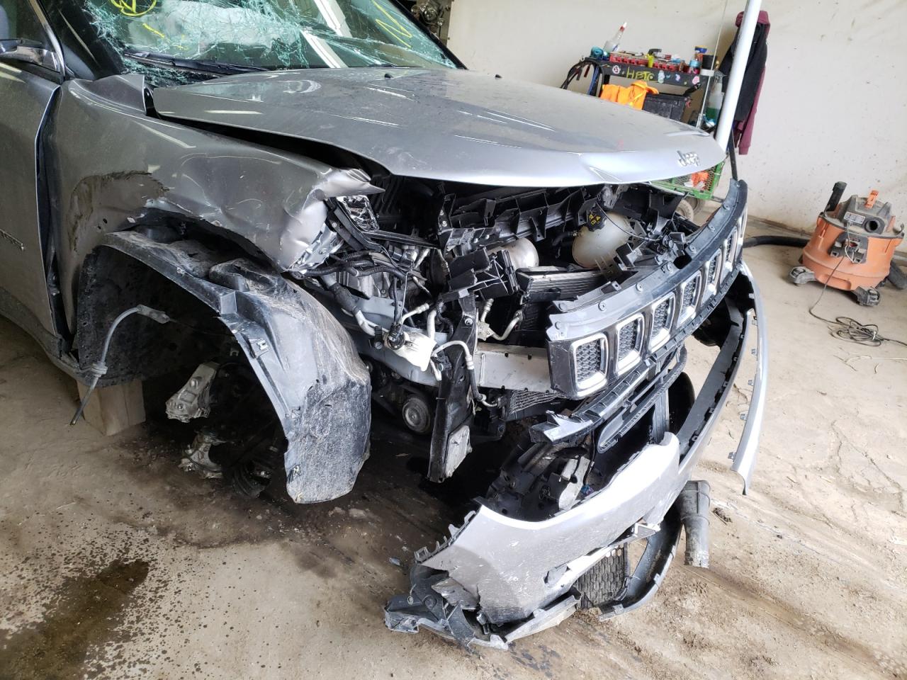 Photo 9 from auction – 2019 JEEP COMPASS LI with VIN 3C4NJDCB1KT674042