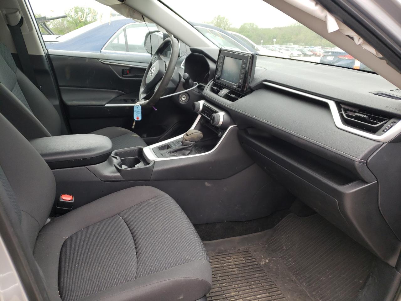 Photo 5 from auction – 2021 TOYOTA RAV4 LE with VIN 2T3G1RFV9MC245689