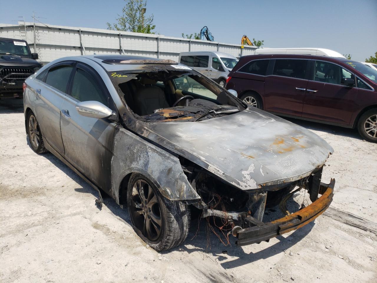 HYUNDAI SONATA SE 2011 with VIN 5NPEC4AC4BH232233 - Photo from auction
