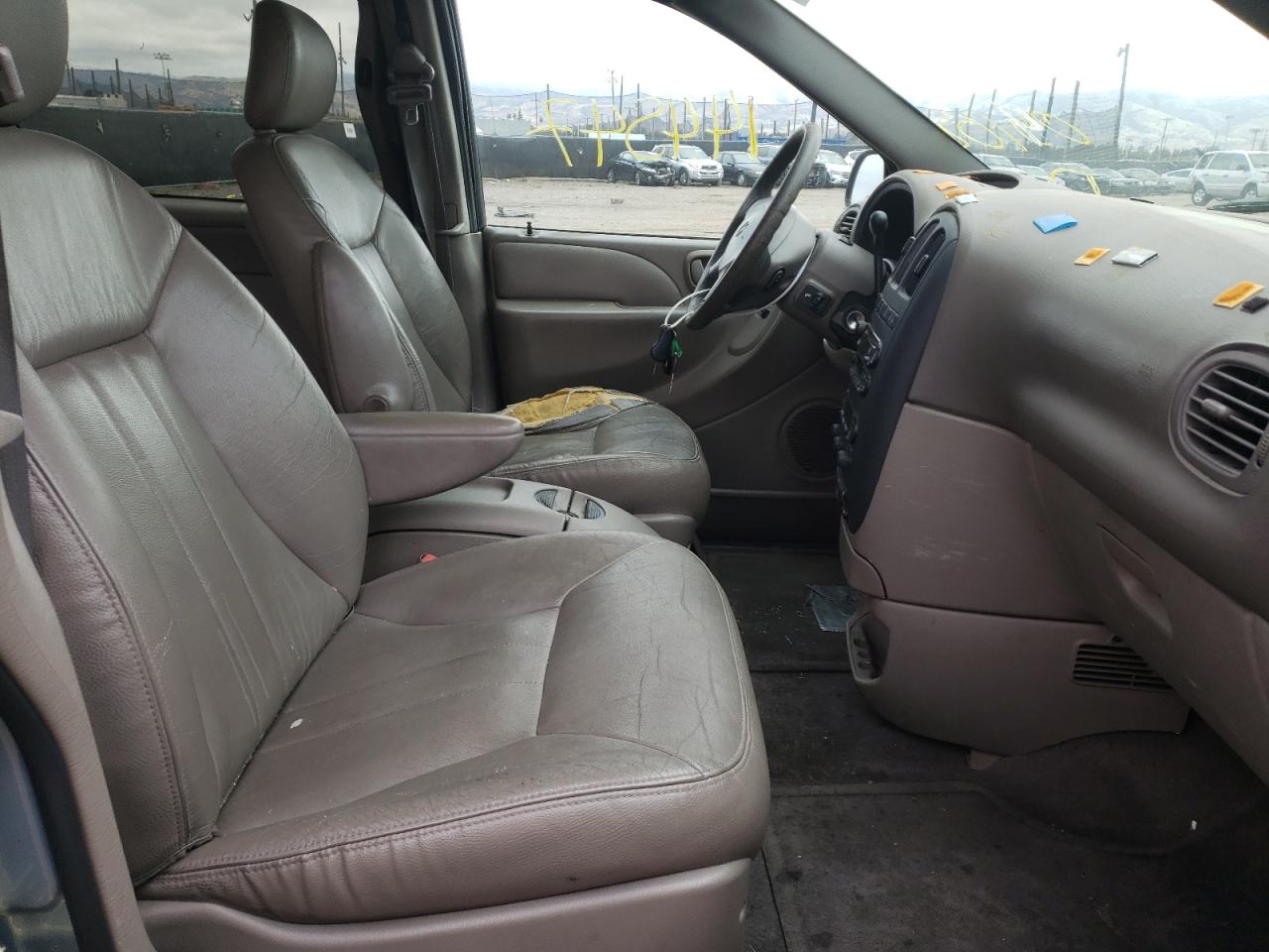 Photo 5 from auction – 2003 DODGE GRAND CARA with VIN 2D8GP54L33R251408