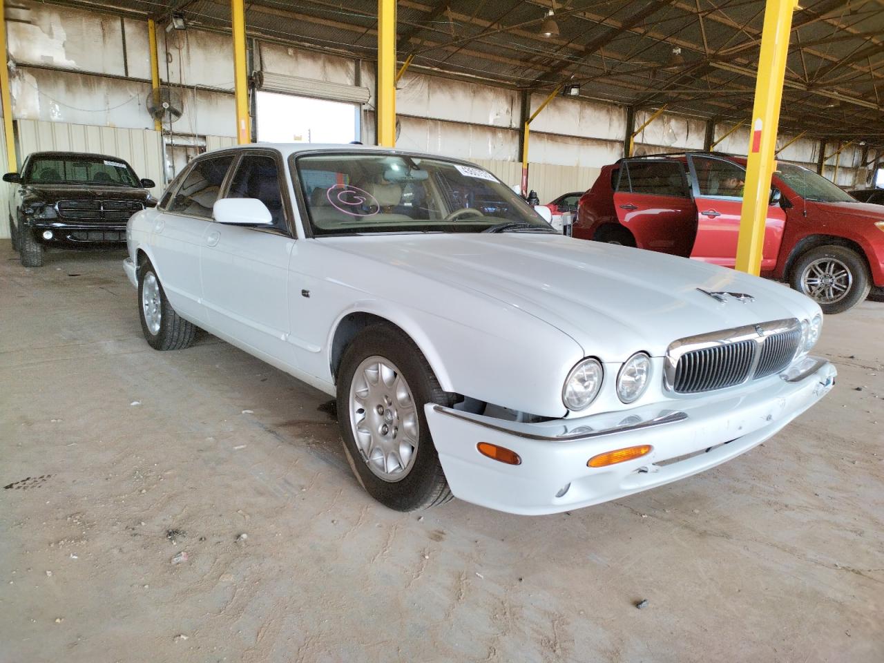JAGUAR XJ8 2000 with VIN SAJDA14C9YLF16560 - Photo from auction