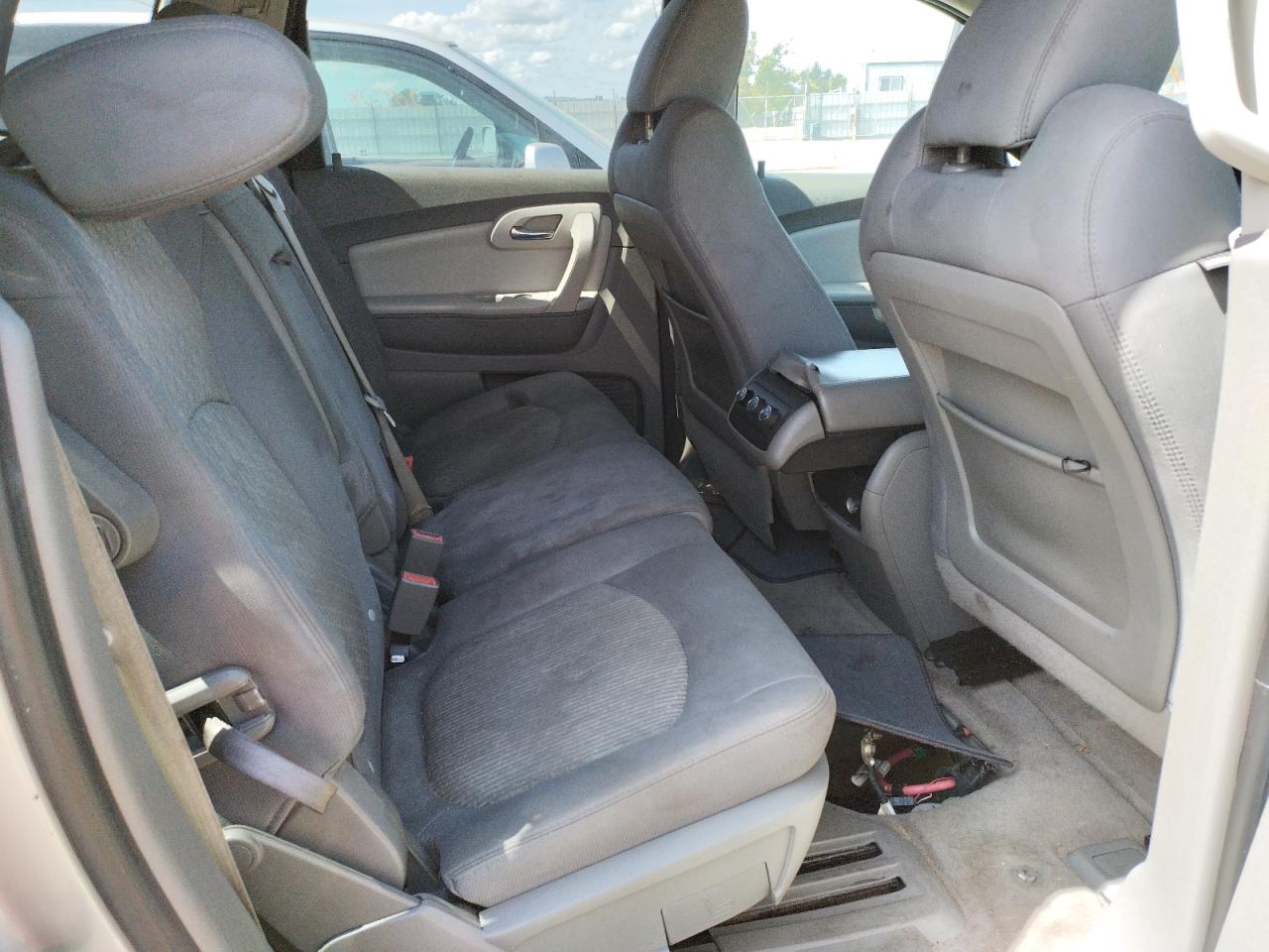 Photo 6 from auction – 2011 CHEVROLET TRAVERSE L with VIN 1GNKRGED4BJ342414