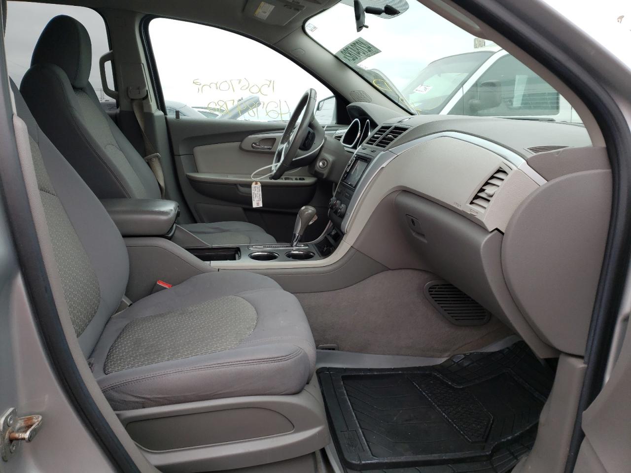 Photo 5 from auction – 2010 CHEVROLET TRAVERSE L with VIN 1GNLVFEDXAJ246022