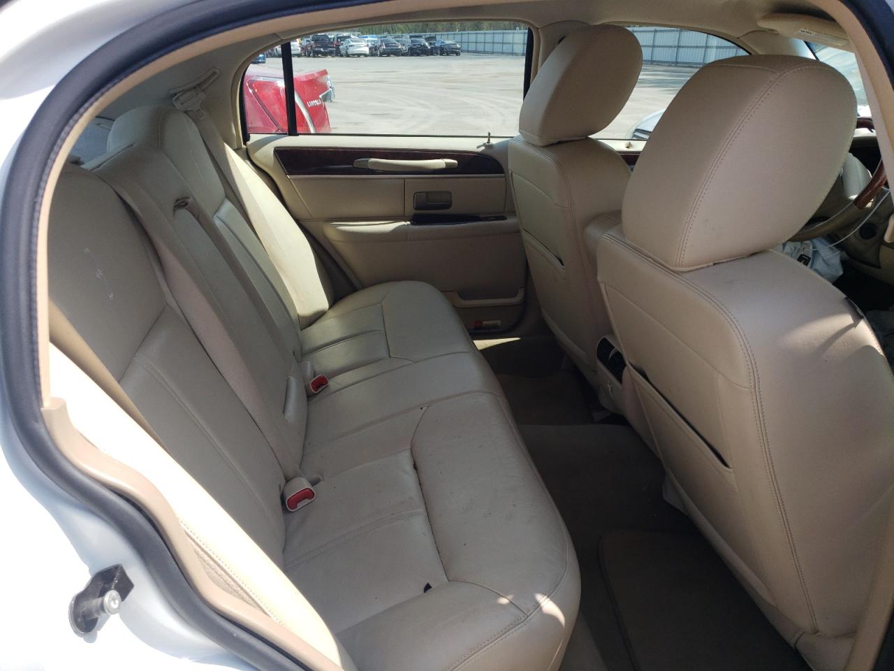 Photo 6 from auction – 2011 LINCOLN TOWN CAR S with VIN 2LNBL8CV6BX752825