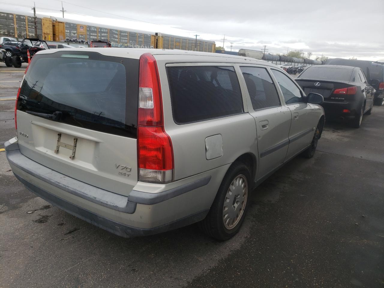 Photo 4 from auction – 2001 VOLVO V70 2.4T with VIN YV1SW58D611003891