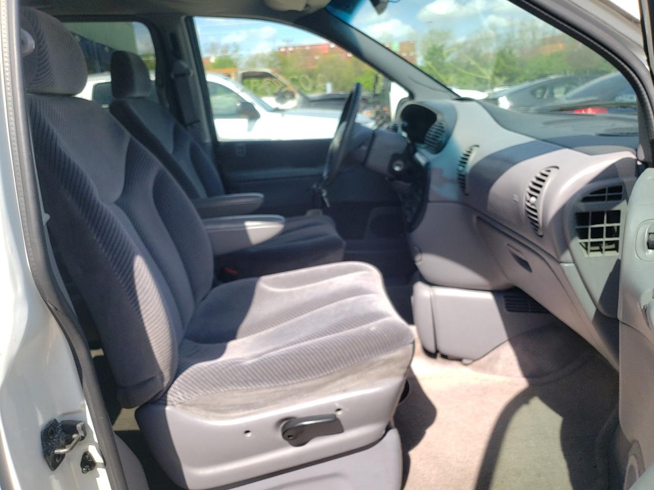 Photo 5 from auction – 1997 DODGE CARAVAN with VIN 1B4GP55L6VB420445