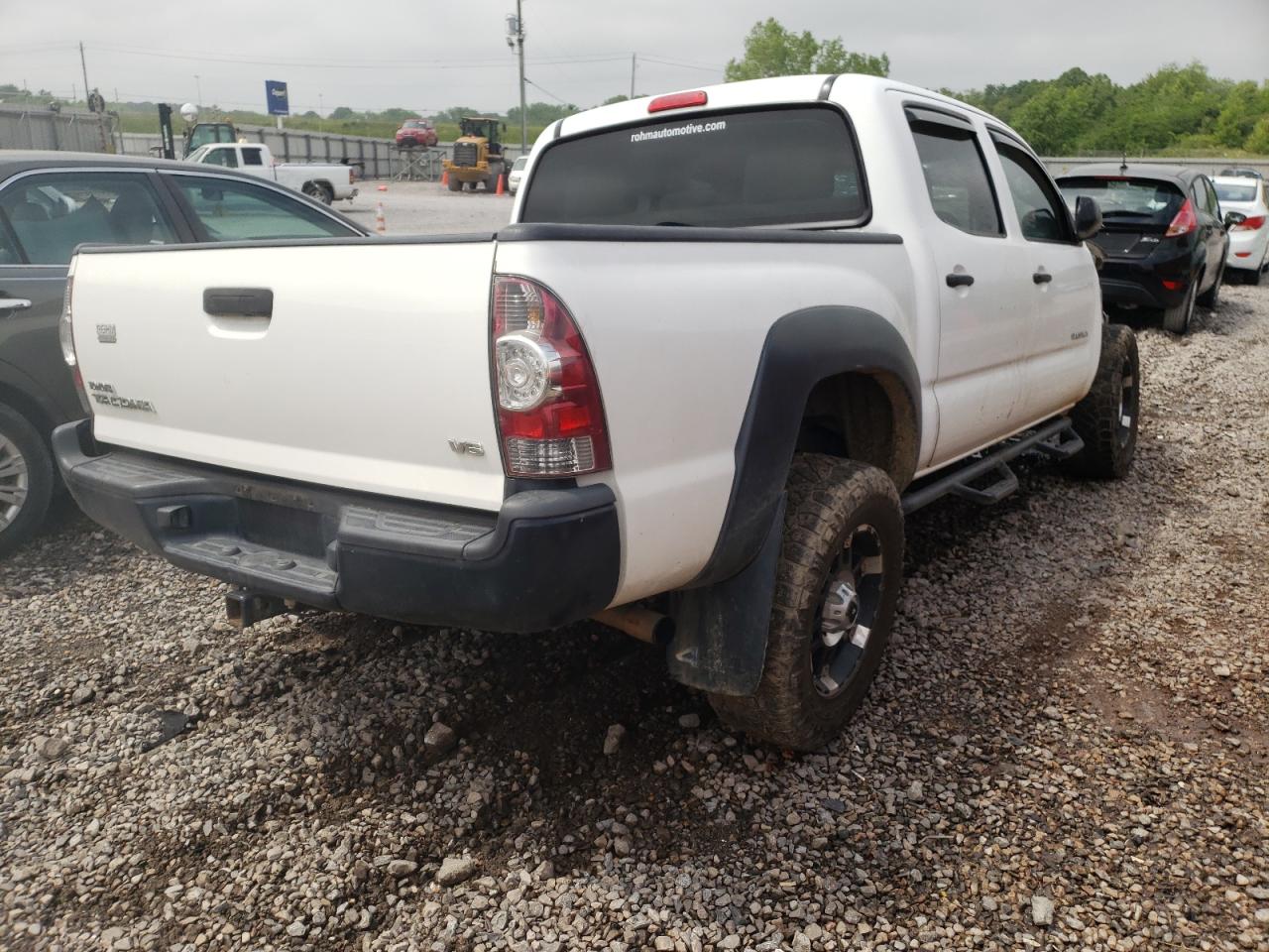Photo 4 from auction – 2011 TOYOTA TACOMA DOU with VIN 5TFLU4EN1BX006297