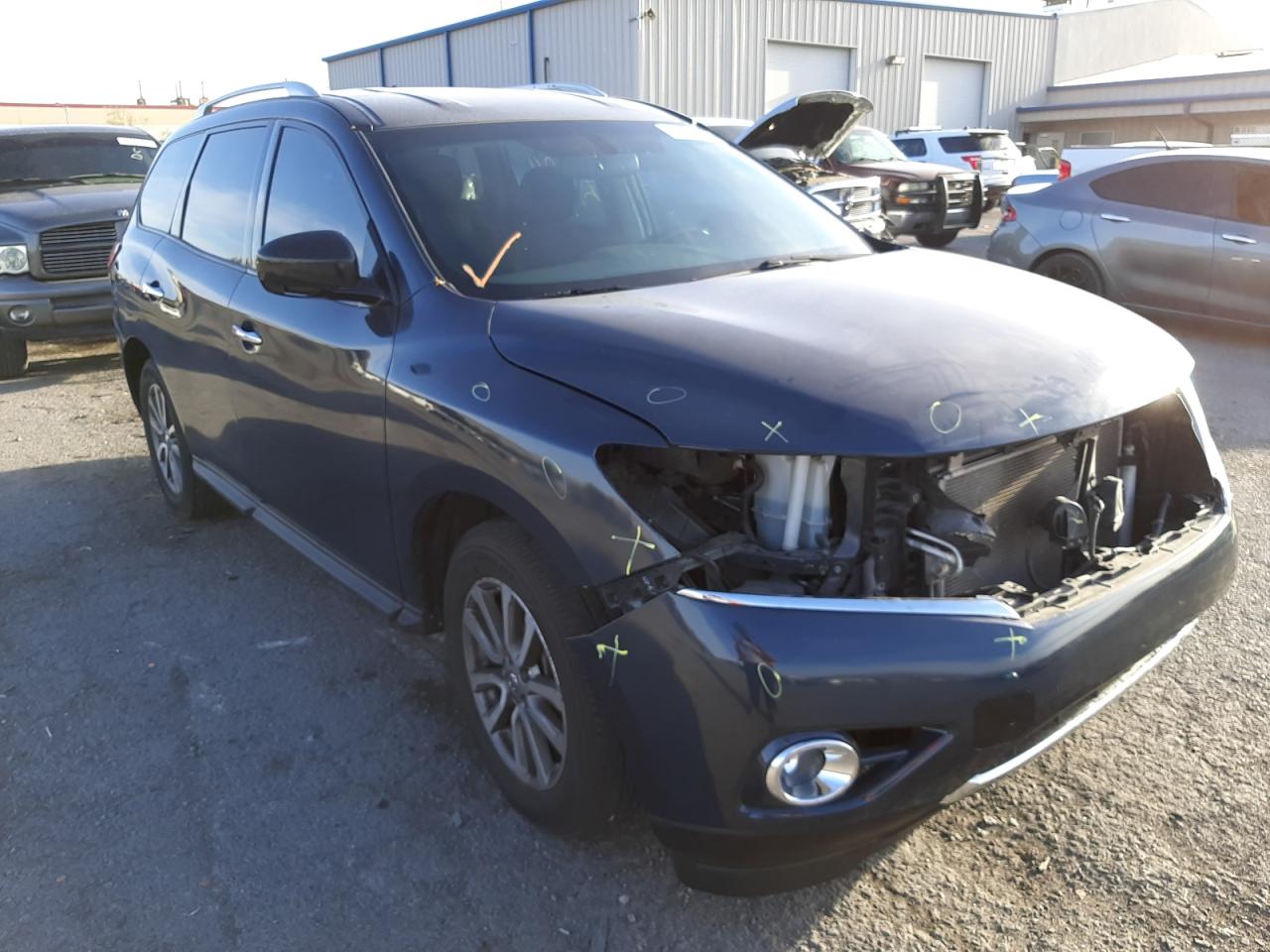 NISSAN PATHFINDER 2015 with VIN 5N1AR2MN4FC636113 - Photo from auction
