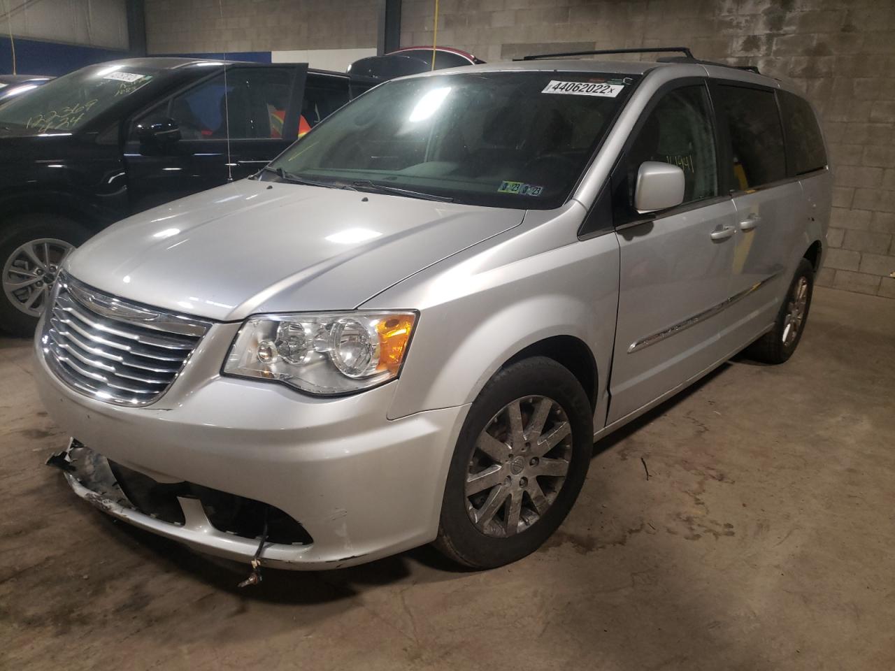 Photo 2 from auction – 2012 CHRYSLER TOWN & COU with VIN 2C4RC1BG1CR175477