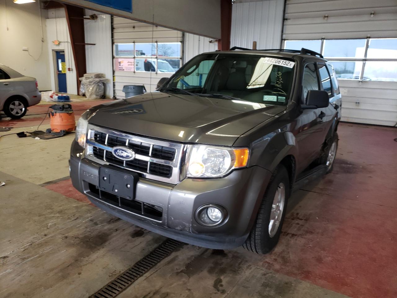 Photo 2 from auction – 2010 FORD ESCAPE XLT with VIN 1FMCU9DG4AKC62263