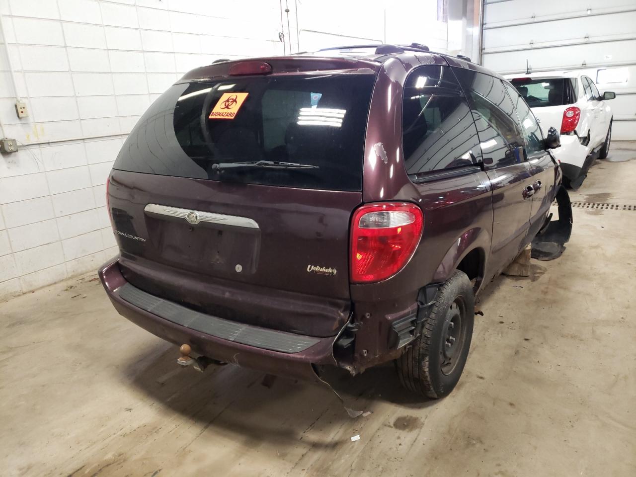 Photo 4 from auction – 2004 CHRYSLER TOWN & COU with VIN 1C4GP45R04B567053