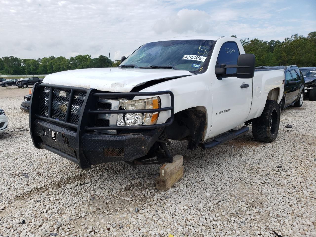 Photo 2 from auction – 2011 CHEVROLET SILVERADO with VIN 1GCNKPEA8BZ282185