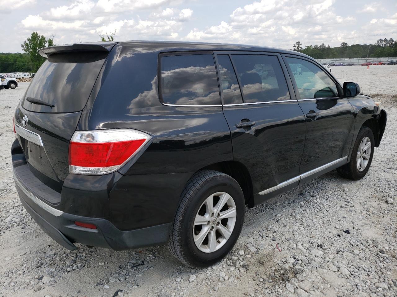 Photo 4 from auction – 2013 TOYOTA HIGHLANDER with VIN 5TDZA3EH5DS031736