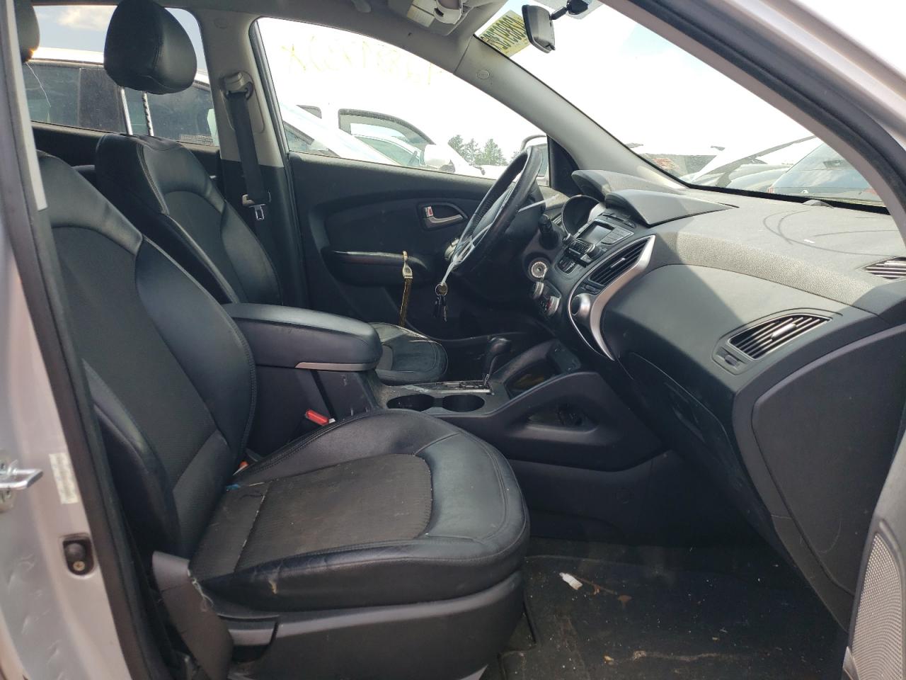 Photo 5 from auction – 2012 HYUNDAI TUCSON GLS with VIN KM8JUCAC3CU466369