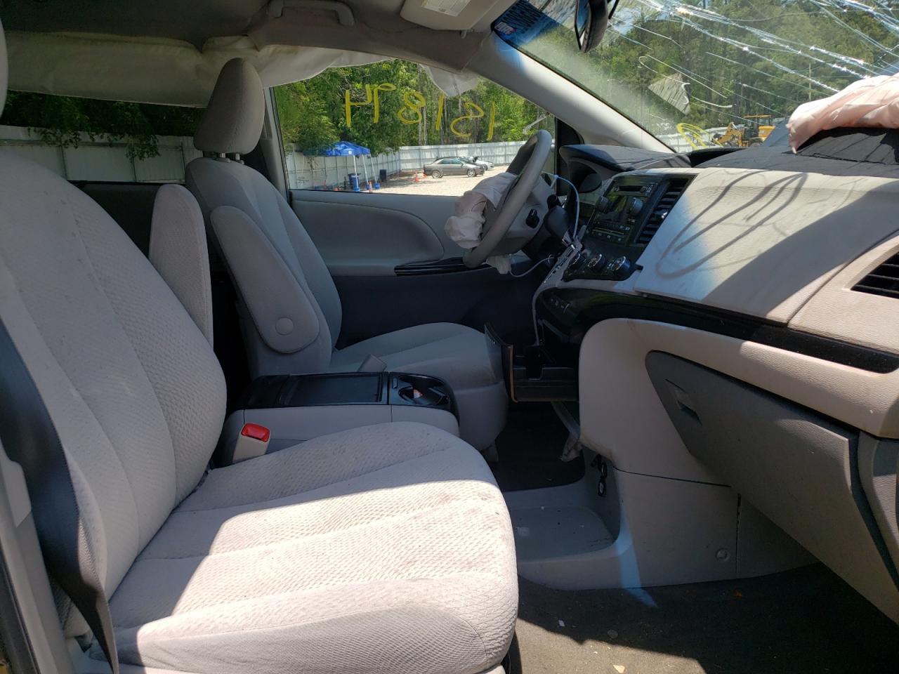 Photo 5 from auction – 2012 TOYOTA SIENNA LE with VIN 5TDKK3DC0CS224816